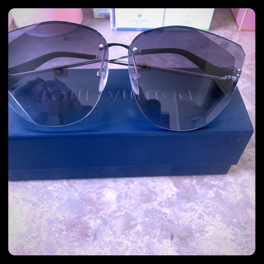 Authentic Louis Vuitton sunglasses!